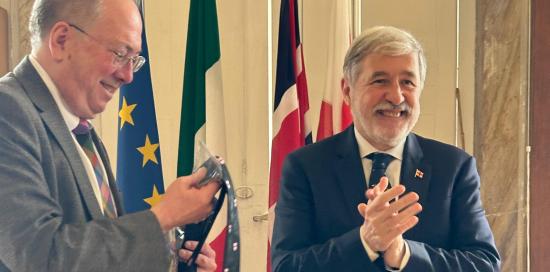 Bucci e Mainelli ridono