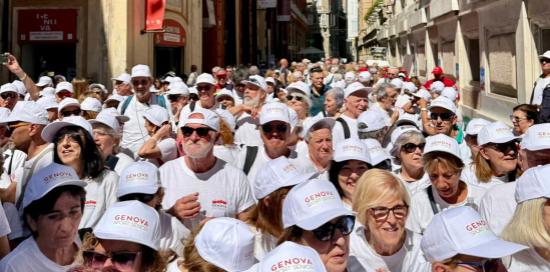 Folla di over 65 davanti a Palazzo Tursi per l'evento di chiusura del progetto "Sport Senior" Folla di over 65 davanti a Palazzo Tursi per l'evento di chiusura del progetto "Sport Senior"