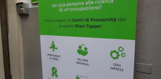 Il banner del progetto all'ingresso del Centro di Prossimità di Sampierdarena