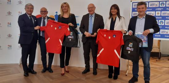 foto di gruppo con le maglie 