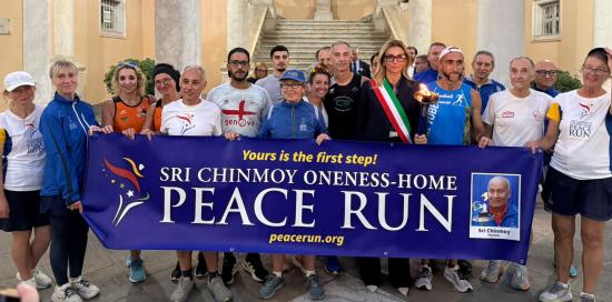 Fotoricordo della delegazione della Colors for Peace
