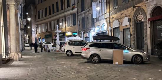 piazza Campetto di notte