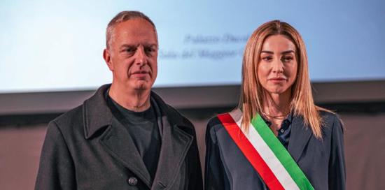 Lo scrittore e giornalista Antonio Scurati insieme alla sindaca Salis