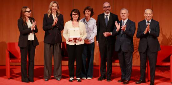 Il palco dei Magazzini del Cotone in un momento della cerimonia di premiazione delle imprese Il palco dei Magazzini del Cotone in un momento della cerimonia di premiazione delle imprese