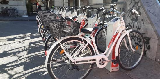 rastrelliera con biciclette Bikesharing