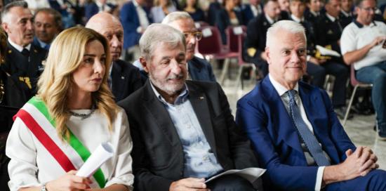 Salone del Maggior Consiglio di Palazzo Ducale: la sindaca Salis seduta con il presidente Bucci e al ministri Zangrillo