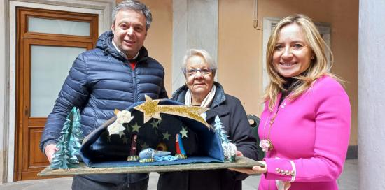 Bordilli e Carratù posano con presepe