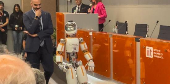 nuovo robot umanoide IIT
