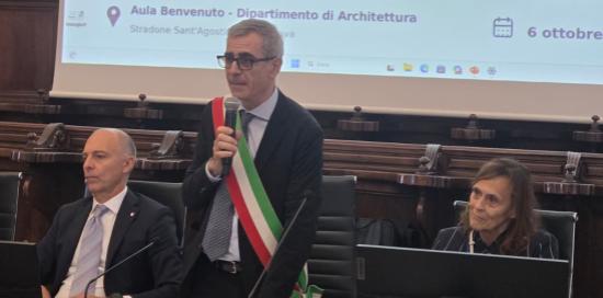 I saluti dell'assessore Robotti durante la cerimonia I saluti dell'assessore Robotti durante la cerimonia