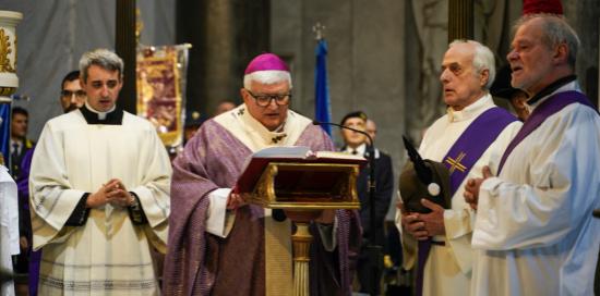 L'Arcivescovo di Genova Marco Tasca durante la celebrazione della Santa Messa