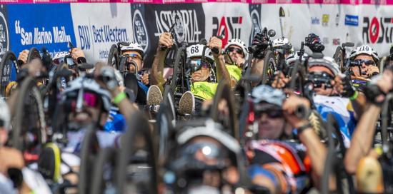 Handbikers in partenza di una gara