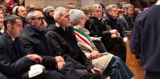 La sindaca Salis dentro la Basilica della Annunziata: con lei l'assessore Robotti e il presidente del Consiglio comunale Villa La sindaca Salis dentro la Basilica della Annunziata: con lei l'assessore Robotti e il presidente del Consiglio comunale Villa