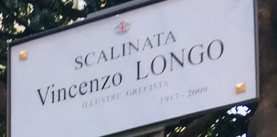 targa sulla scalinata da via Brigata Liguria