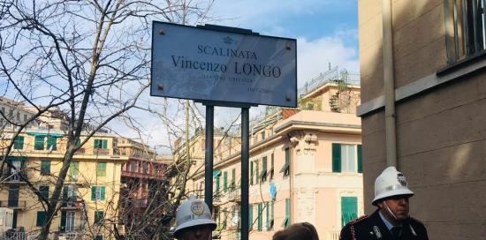 targa su uno dei pianerottoli della scalinata da via banderali