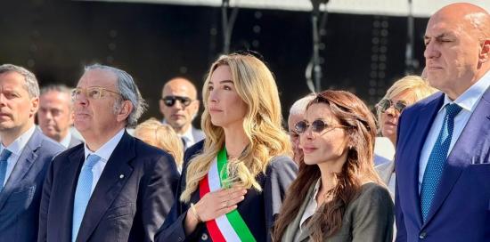 La sindaca Salis insieme, tra gli altri, al ministro Crosetto e al giudice della Consulta Cassinelli