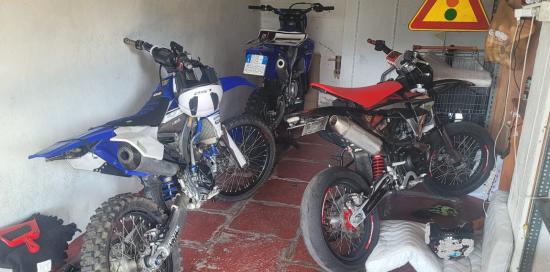 Altre moto rinvenute dalla Polizia Locale che potrebbero avere partecipato alle evoluzioni notturne Tutte le moto rinvenute dalla Polizia Locale che potrebbero avere partecipato alle evoluzioni notturne