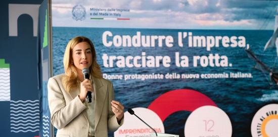 La sindaca di Genoa Silvia Salis durante il suo intervento all&#039;incontro &quot;Condurre l&#039;impresa&quot;