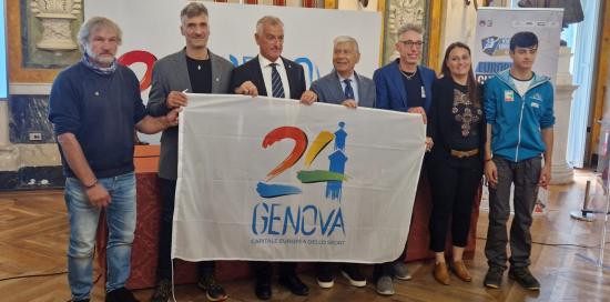 I rappresentanti della Federazione di Arrampicata Sportiva in posa nel Salone di Rappresentanza di Palazzo Tursi