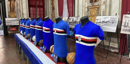 Esposizione maglie Sampdoria (foto di repertorio, cortesia pagina FB Museo Samp Doria)