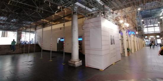 Galleria Mazzini PANNELLI ESPOSITIVI IN ALLESTIMENTO