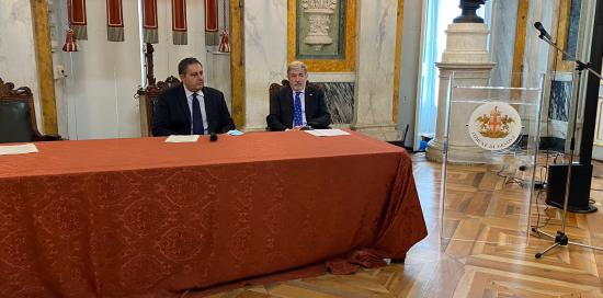 tavolo relatori con Toti e Bucci
