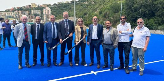 Foto di gruppo - presentazione nuovo campo "Giorgio Arnaldi" di hockey su prato