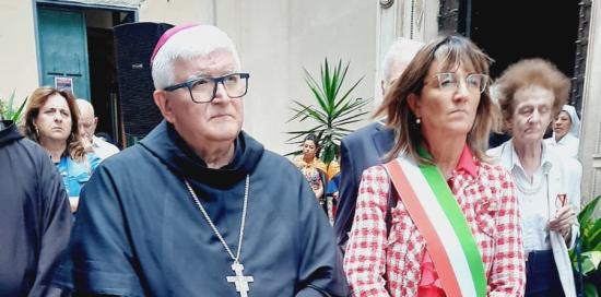 Arcivescovo Tasca e assessora Lodi