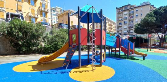 La nuova area gioco dei giardini Piccardo a Voltri