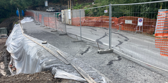 Via Montelungo-prima dell’intervento (frana in atto, forte avvallamento e crepe sulla strada)