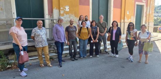 I partecipanti alla passeggiata di Borzoli davanti alla Chiesa di Santo Stefano