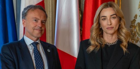 L&#039;ambasciatore Briens insieme alla sindaca Salis