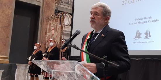 il sindaco Marco Bucci parla