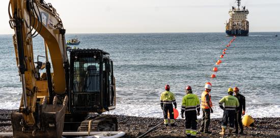 operazioni di cantiere sulla spiaggia