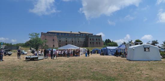 Le tende montate a Forte Begato per il campo scuola della Protezione Civile Le tende montate a Forte Begato per il campo scuola della Protezione Civile