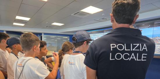 I ragazzi a lezione dalla Polizia Locale I ragazzi a lezione dalla Polizia Locale
