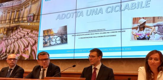 Assessore Campora a Palazzo Madama durante la presentazione della iniziativa