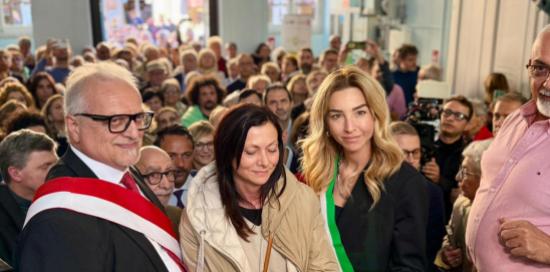 Il taglio del nastro con il presidente di Municipio Versace, Giulia Sanguineti e la sindaca Salis