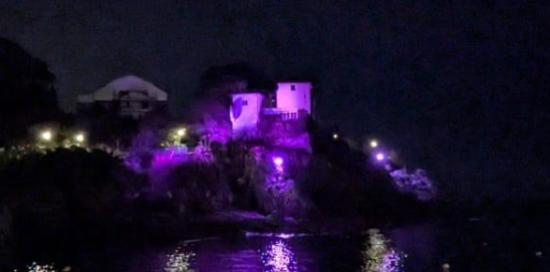 Castello di Nervi illuminato di viola