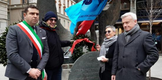 Cerimonia Guido Rossa in largo XII Ottobre-Gruppo