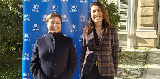 Rappresentante di UNHCR Chiara Cardoletti e assessore Lorenza Rosso fotografate nel cortile di Palazzo Tursi