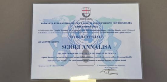 Consegna elogi ad agenti Polizia Locale-Targa per Annalisa Scioli
