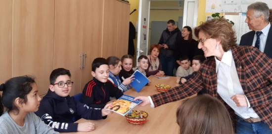 Consegna libro Racconti in famiglia con qualche meraviglia