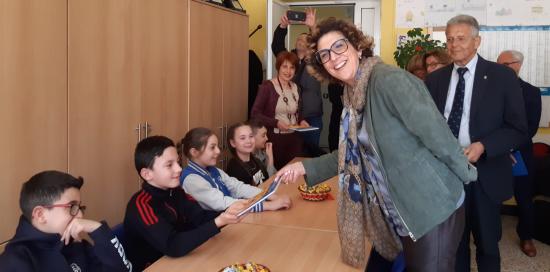 Consegna libro Racconti in famiglia con qualche meraviglia-Brusoni