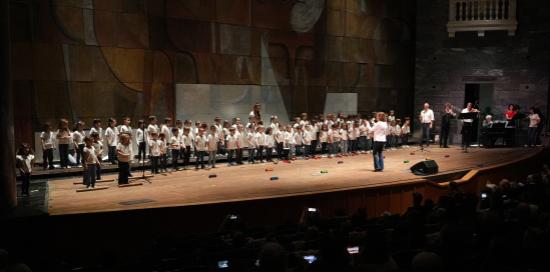 Spettacolo al teatro Carlo Felice delle scuole infanzia comunali a indirizzo musicale