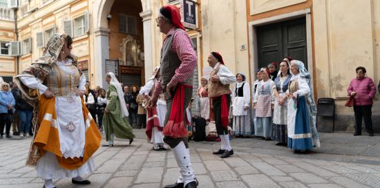 Balli e danze popolari nella via Aurea (via Garibaldi)