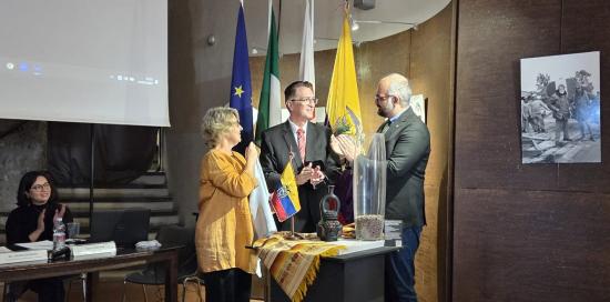 Donazione vaso Ecuador-De Palma, Izquierdo, Montanari