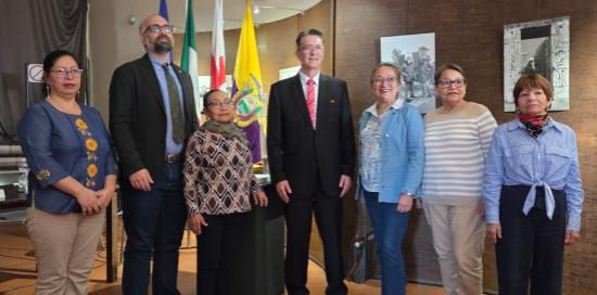 Donazione vaso Ecuador-Gruppo