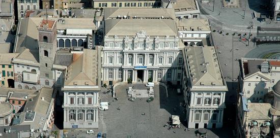 Foto dall'alto di piazza Matteotti: sullo sfondo Palazzo Ducale Foto dall'alto di piazza Matteotti: sullo sfondo Palazzo Ducale