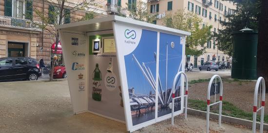 Eco raccoglitore in piazza Paolo da Novi