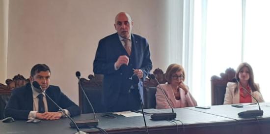 tavolo relatori